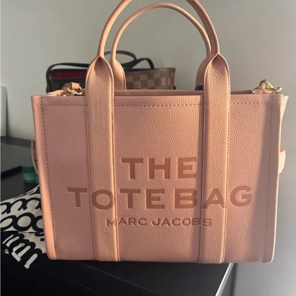 In bought this bag and it was too small waited too long now I can’t return it 🥺 - Picture 2 of 3